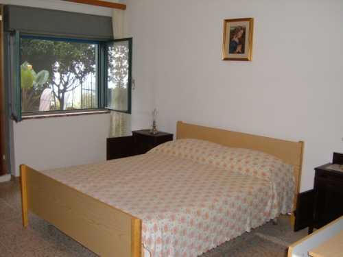 Rocca di Capri Leone Sicilia: Camera da letto Casa Vacanza vicino Capo d'Orlando RC08
